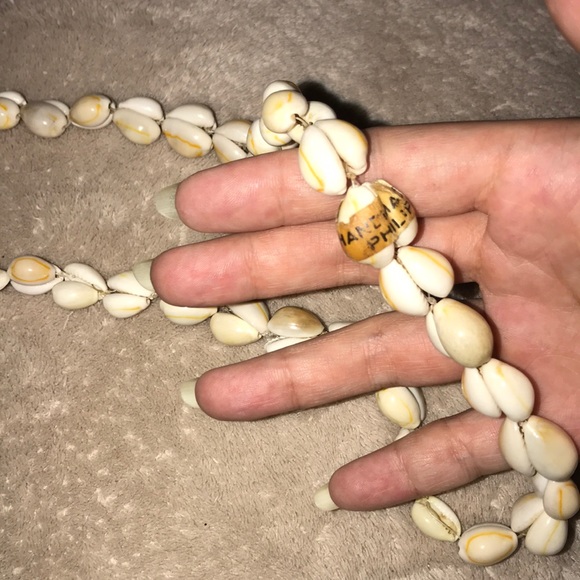 Shell 🐚 necklace Vintage 💕 39” - Picture 3 of 3
